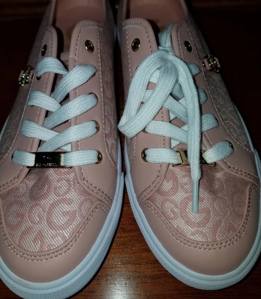 NWT Guess Shoes 9
